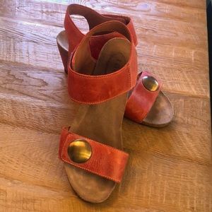 Get ready for Spring💜Taos Carousel 3 Sandals-barely worn